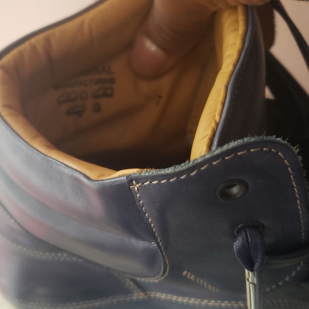 Sneakers - Picture 6 of 8